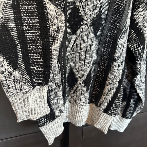 Vintage 1980s Leather Trim Chunky Knit Black and gray Crewneck Sweater size M - Picture 5 of 11